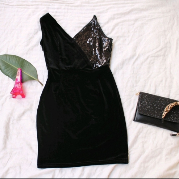 SHEIN Dresses & Skirts - Shein bodycon sequin velvet dress